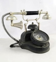 Régi telefon formájú óra