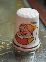Angol porcelán gyűszű Vidor portréjával Hófehérke Happy törpéje