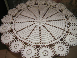 Beautiful antique white hand crocheted flower pattern circular lace tablecloth