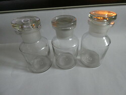 100 éves patikai üvegcse üvegtetővel három darab
