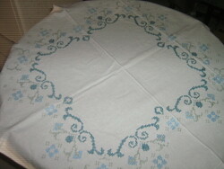 Beautiful hand-embroidered baroque pattern cross-stitch tablecloth
