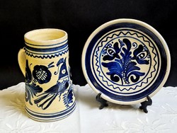 Korondi kék festésű kerámia korsó és falitál, tányér 15 cm