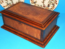 Antique wooden box in excellent condition from xx. No. From the first half