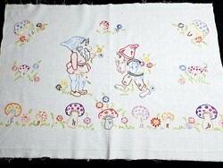 Tablecloth or kitchen wall protector embroidered with an old gnome or mushroom 78 x 56 cm must be hemmed