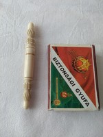 Faragott csont tűtartó, antik, gyűjtői darab