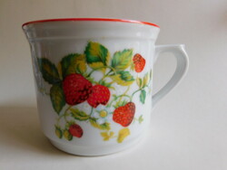 Thun half liter mug with strawberry decor