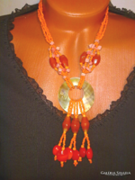 Iparművész rózsa rodonit drágakő gyöngyház medál korall és narancs porcelán kerámia gyöngy nyaklánc