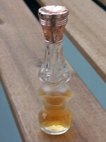 Parfümös üveg női szájjal , (8 cm)