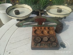 Antique cube scale with weights for sale! Cast iron household two-tray scale for sale!