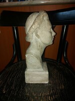 Female head, plaster sculpture, 30 cm, 2641 gr