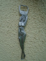 Régi női akt 20 cm-es szecesios tömör réz sörnyitó, használatból eredő kopással Los Angyele