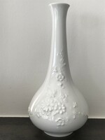 Meissen white porcelain vase with convex flower pattern, 26 cm high