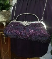 Gyöngyös láncos alkalmi parti esküvői táska kézzel készült ridikül padlizsán szín handmade