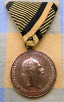 Háborús  kitüntetés Hadiérem hozzáillő hadi szalaggal T1
