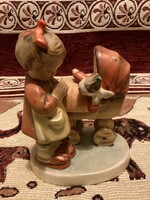 Babakocsis kislány antik Hummel porcelán figura