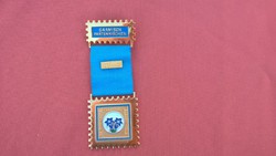 (K) beautiful ribbon badge.1970