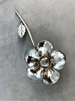 Silver flower for Christmas, sprinkled sugar and cinnamon for coffee