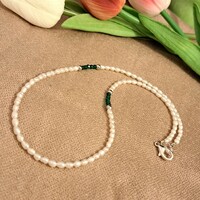Emerald and pearl necklace.