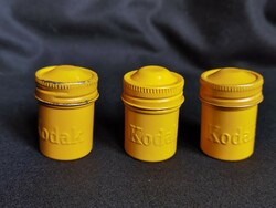 Régi Kodak alumínium filmesdobozok és film kazetták