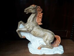 45 Cm. Climbing horse statue.