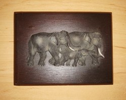 Domború elefántos kép fa tartón 9*12,5 cm