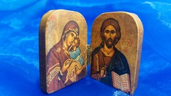 Old Russian mini travel icon with openable wooden cover.