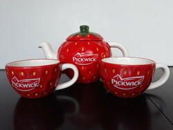 Pickwick strawberry tea pourer with 2 cups