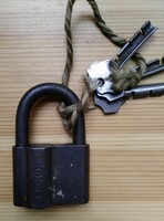 Régi LOKO kulcs + 3 kulcs - 5 x 7,5 cm. (3)