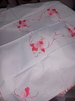 Tablecloth embroidered with silk thread
