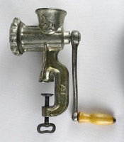 1M658 old cast iron grinder meat grinder
