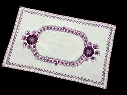 Tablecloth embroidered with Buzsáki vesza pattern 46 x 29 cm