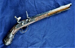 A very nice, front-loading, retro siliceous wall decoration gun!!!