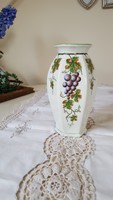Kézzel festett szőlőfürtös váza