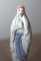 Máriás porcelán szobrocska