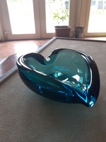 Szív alakú fújt üveg kínálótál / hamutál