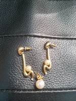 Casual beaded earrings + pendant in one.