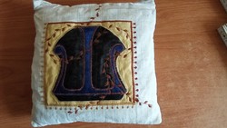(K) old small prayer pillow