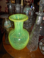 Uránzöld színű fátyol szerű mintázatu üveg váza -20,5 cm