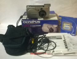 Olympus c-220 zoom digital camera.