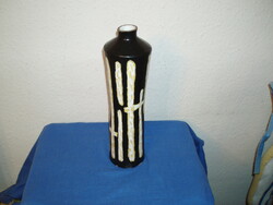Is an abstract ceramic vase suitable? Unmarked 32-cm! Nice painting
