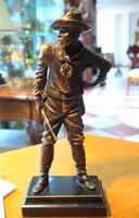 American settler - bronze statue
