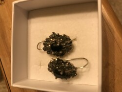 White gold earrings with onyx stone and diamonds