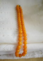 Old pearl necklace retro bijou 43 cm amber colored plastic