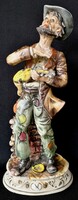 DT/177 – Capodimonte nagy méretű zenélő koldus figurális dísz