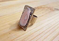 Adjustable ring with mineral stone