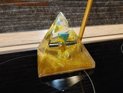 Egyiptomi fáraó Nefretiti arany "Hógömb"  tolltartó asztaldísz