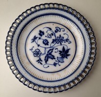 Antik áttört szélű kék virág mintás porcelán tányér
