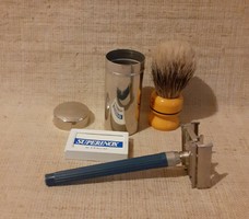 Retro marked gillette / england/ with a pomach in a metal case as a gift with a box of blades