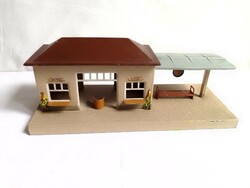 Antique old Kibri railway station building waiting buffet bench clock 0 train model field table board game
