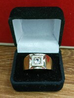 Beautiful! 18 carat gold ring!